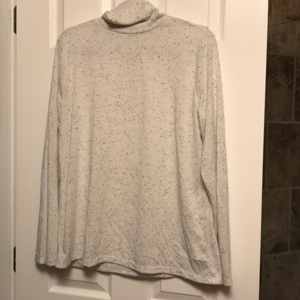 Lightweight speckled Loft turtleneck